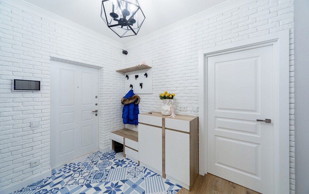 Шкафы-купе в прихожей и спальне