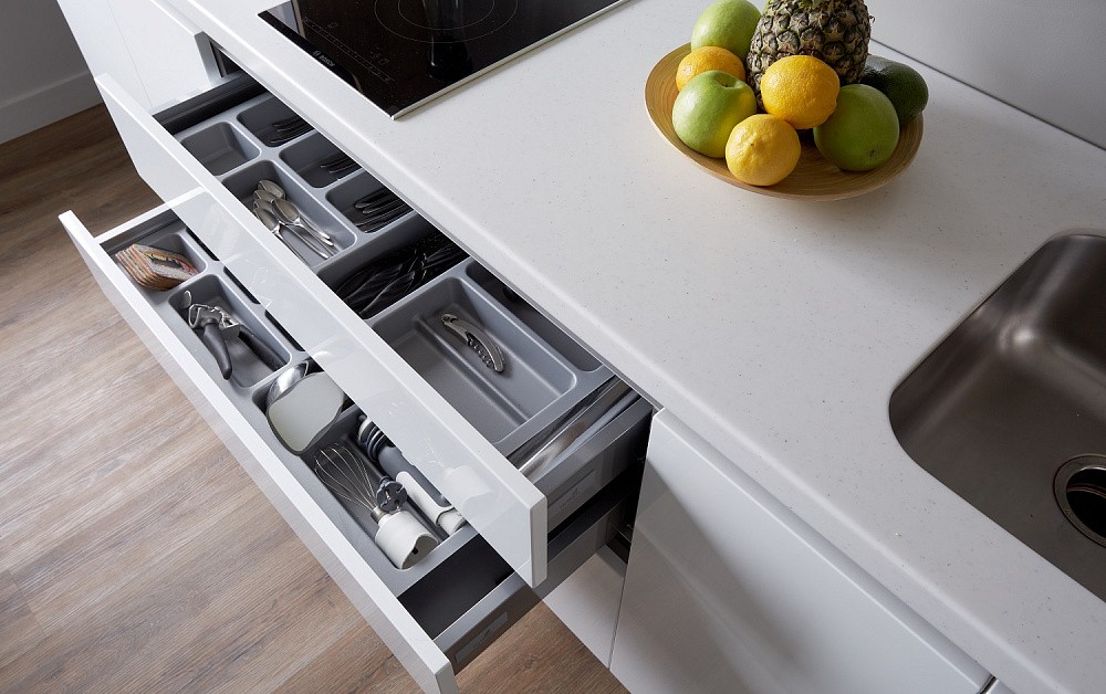 Необычная кухня в скандинавском стиле с островом